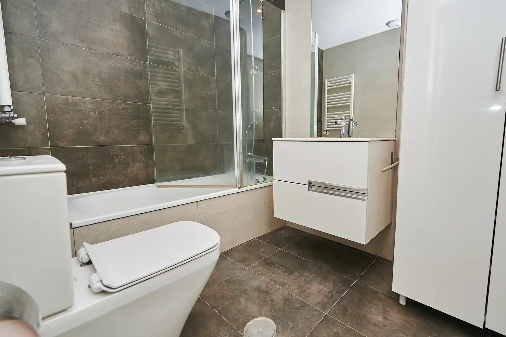 Piso en venta en Calle de Luis Martinez Feduchi, 40h, Encinar de los Reyes Baño de Piso en venta en La Moraleja con Aire acondicionado, Terraza y Piscina