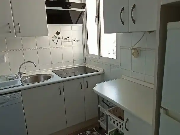 Pis de lloguer a Avenida de la Paz, 36, Valdelagrana Cuina de Pis de lloguer en El Puerto de Santa María amb Aire condicionat, Calefacció i Parquet