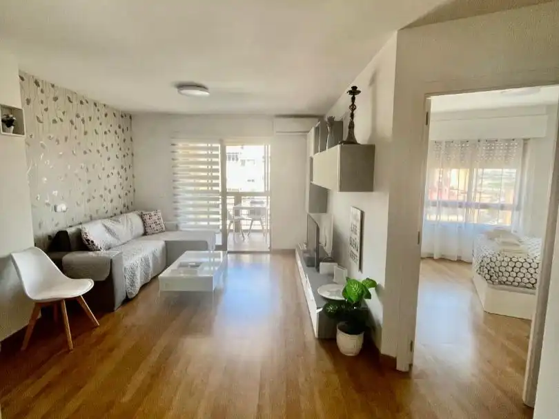 Piso de alquiler en Calle Pedro Ferrándiz, 4, Cabo de las Huertas Sala de estar de Piso de alquiler en Alicante / Alacant con Aire acondicionado, Calefacción y Parquet