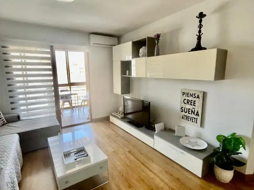 Piso de alquiler en Calle Pedro Ferrándiz, 4, Cabo de las Huertas Sala de estar de Piso de alquiler en Alicante / Alacant con Aire acondicionado, Calefacción y Parquet