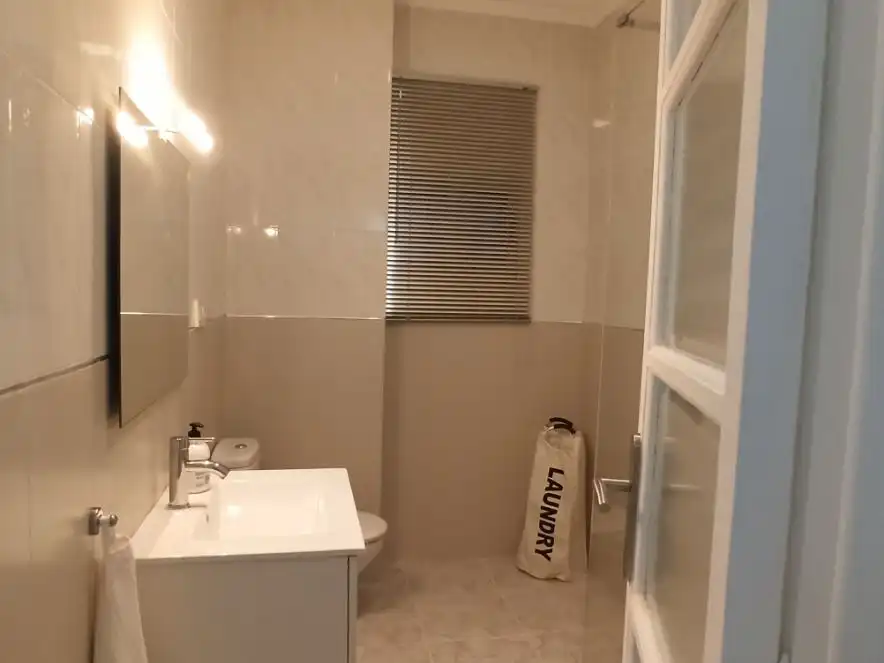 Flat for rent in Carrer d' Alexandre VI, 1, Russafa Bathroom of Flat for rent in Valencia with Air Conditioner, Heating and Terrace