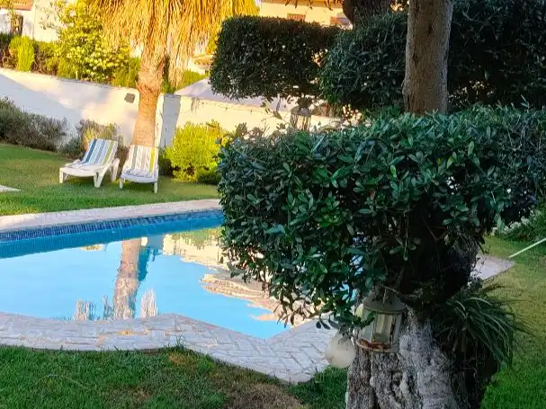 Schwimmbecken von Wohnungen zum Verkauf in Bormujos mit Klimaanlage, Heizung und Privatgarten