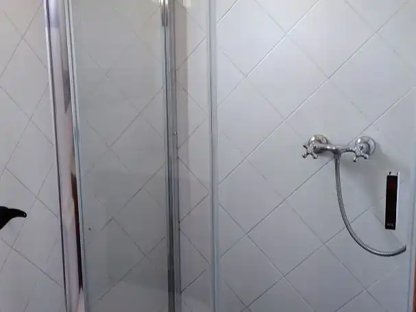 Badezimmer von Wohnungen zum Verkauf in Bormujos mit Klimaanlage, Heizung und Privatgarten