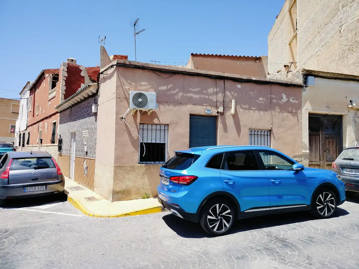 Casa adosada en venta en Carrer Sierra, 19, Crevillent Vista exterior de Casa adosada en venta en Crevillent con Aire acondicionado, Terraza y Trastero