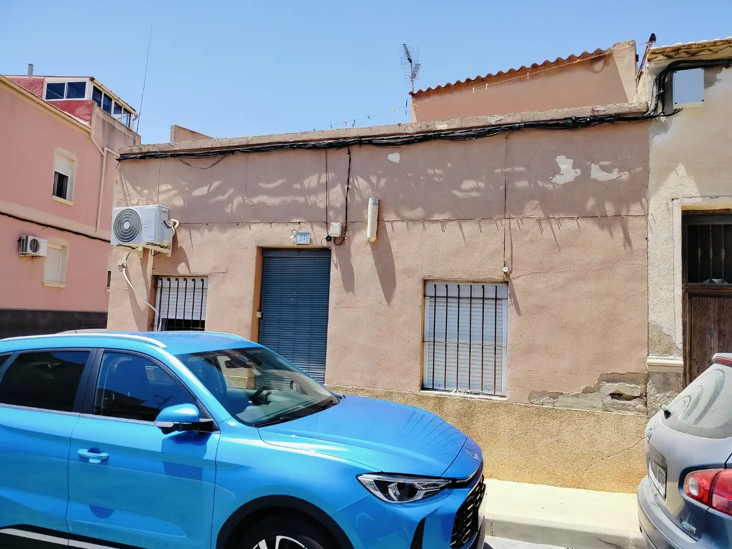 Casa adosada en venta en Carrer Sierra, 19, Crevillent Vista exterior de Casa adosada en venta en Crevillent con Aire acondicionado, Terraza y Trastero