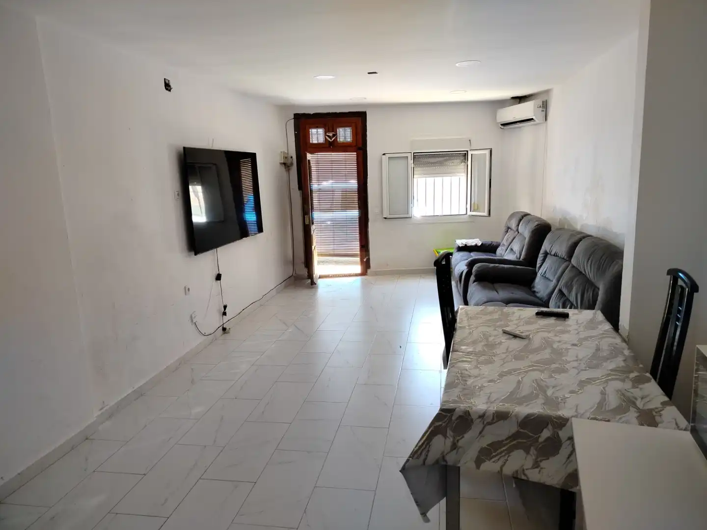 Casa adosada en venta en Carrer Sierra, 19, Crevillent Sala de estar de Casa adosada en venta en Crevillent con Aire acondicionado, Terraza y Trastero