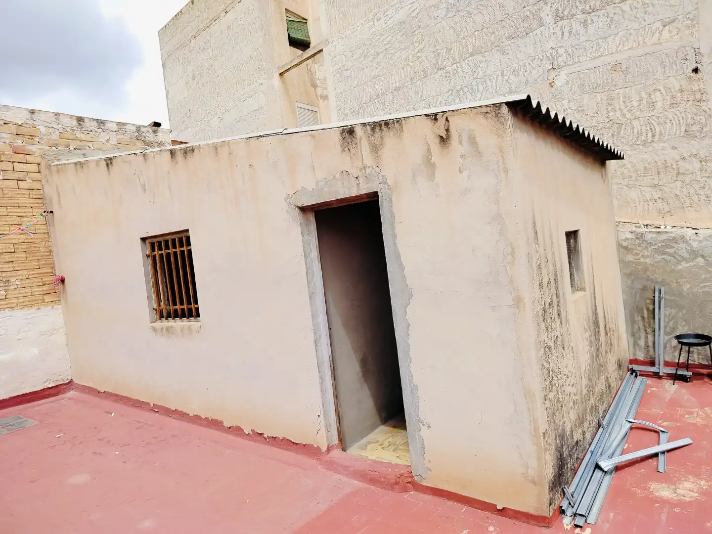 Casa adosada en venta en Carrer Sierra, 19, Crevillent Vista exterior de Casa adosada en venta en Crevillent con Aire acondicionado, Terraza y Trastero