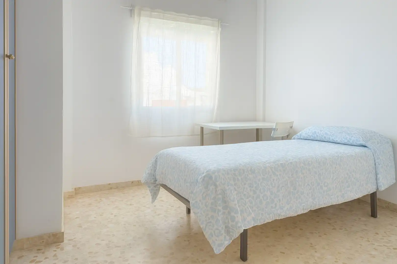 Bedroom of Flat for share in Coín  with Terrace, Oven and Washing machine