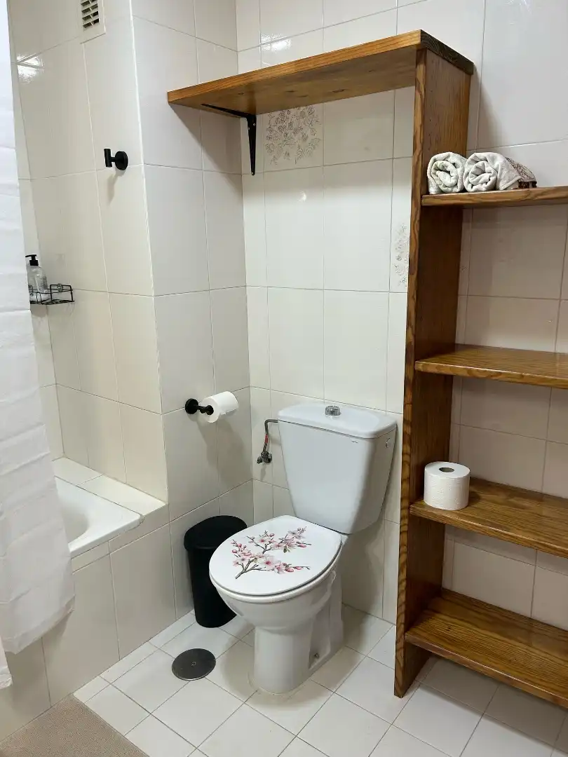Bathroom of Flat for share in Coín  with Terrace, Oven and Washing machine