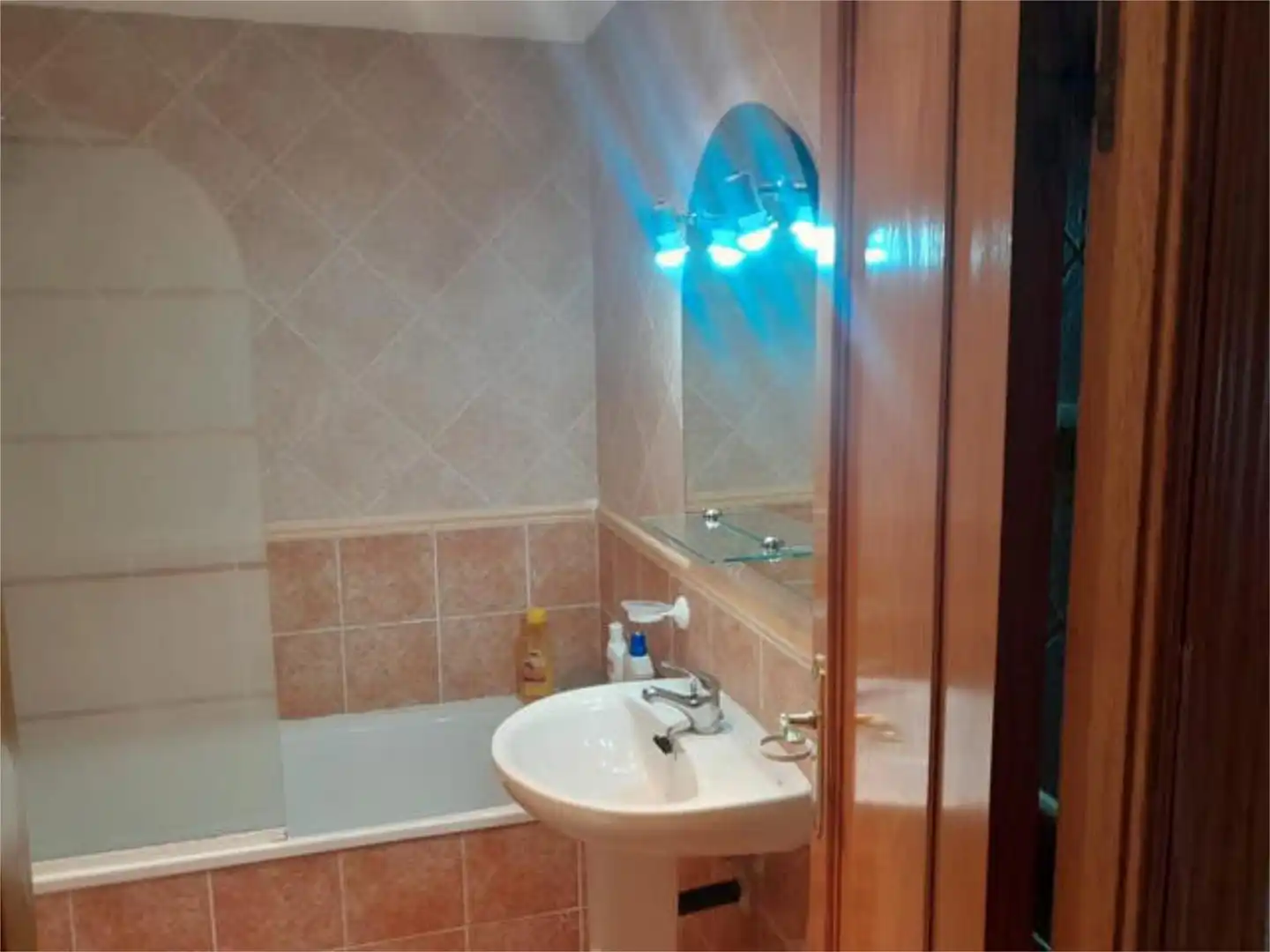 Bathroom of Flat for rent in Ávila