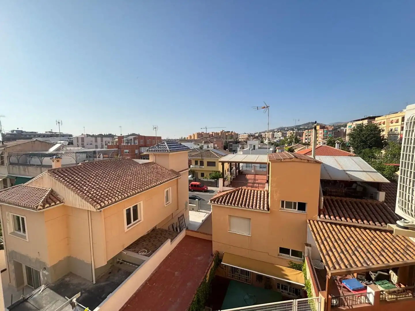 Flat for sale in Camino de la Zubia, 36, Barrio de Zaidín Exterior view of Flat for sale in Granada Capital with Air Conditioner