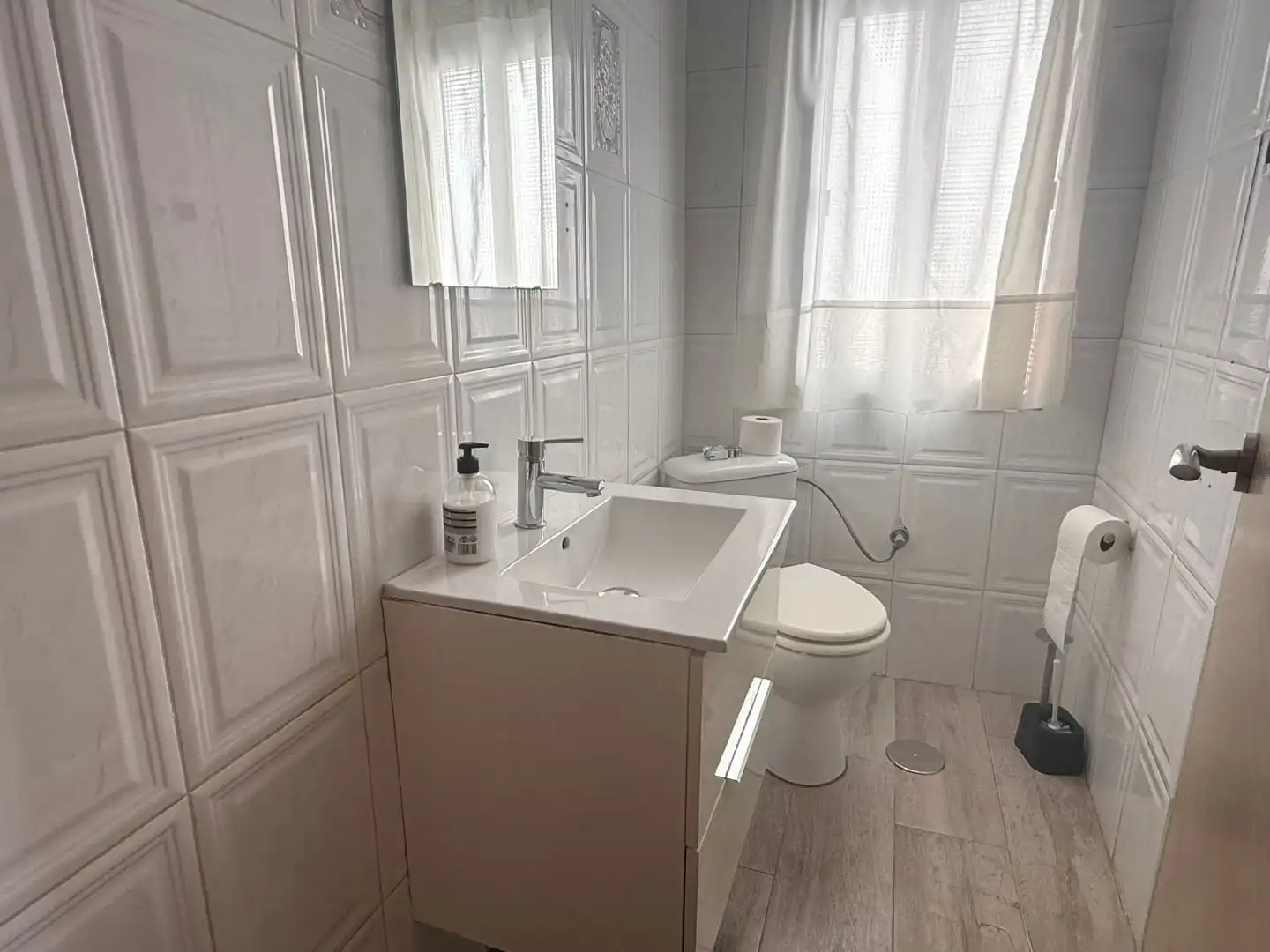 Flat for sale in Camino de la Zubia, 36, Barrio de Zaidín Bathroom of Flat for sale in Granada Capital with Air Conditioner