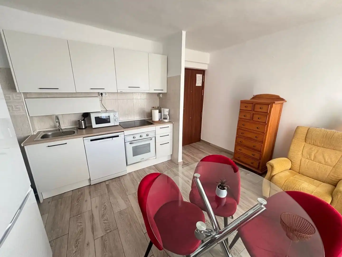 Flat for sale in Camino de la Zubia, 36, Barrio de Zaidín Kitchen of Flat for sale in Granada Capital with Air Conditioner