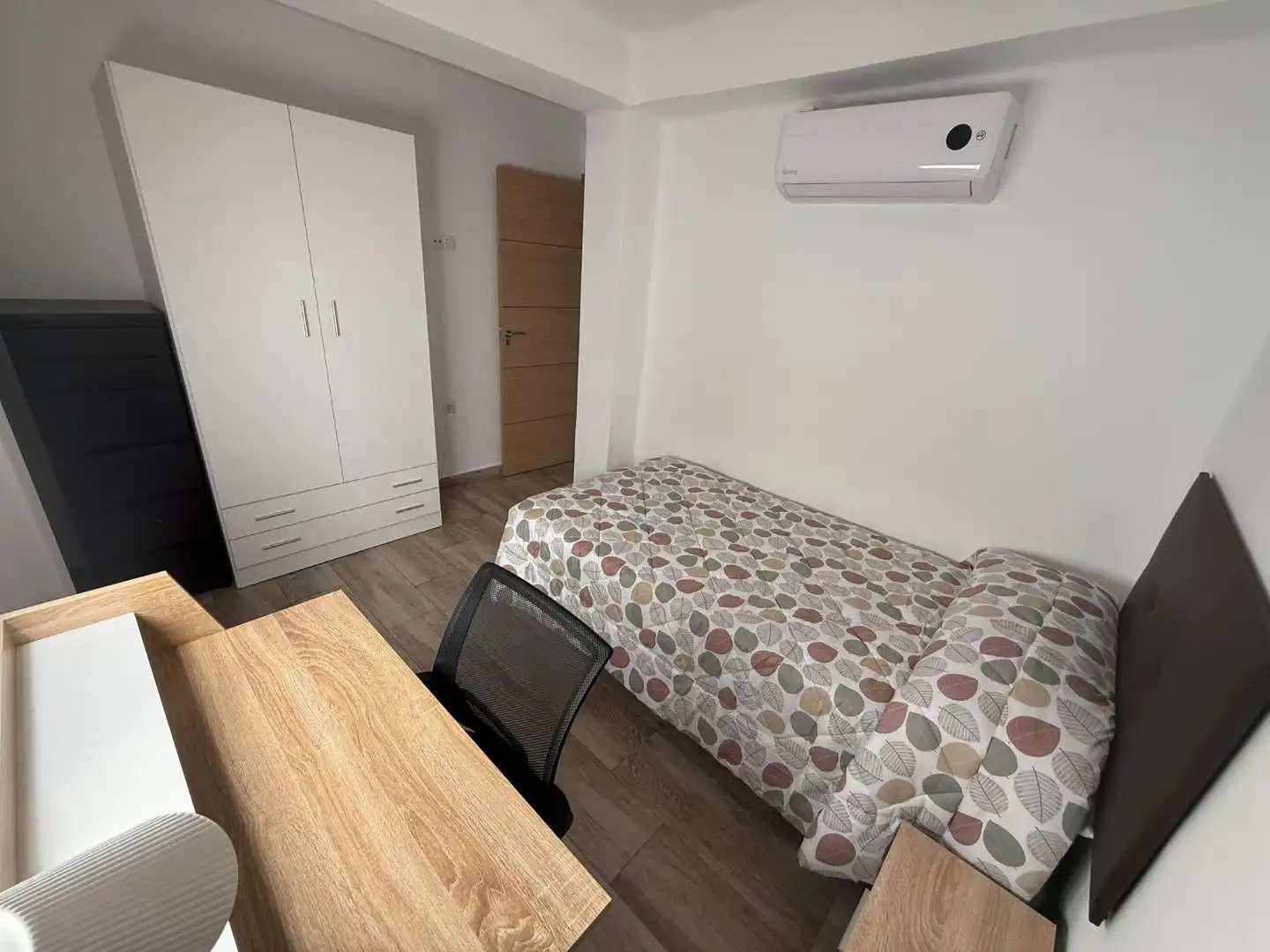 Flat for sale in Camino de la Zubia, 36, Barrio de Zaidín Bedroom of Flat for sale in Granada Capital with Air Conditioner