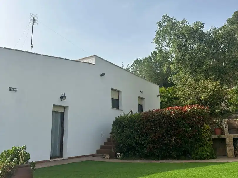 Vista exterior de Pis de lloguer en Vallirana amb Calefacció, Jardí privat i Parquet
