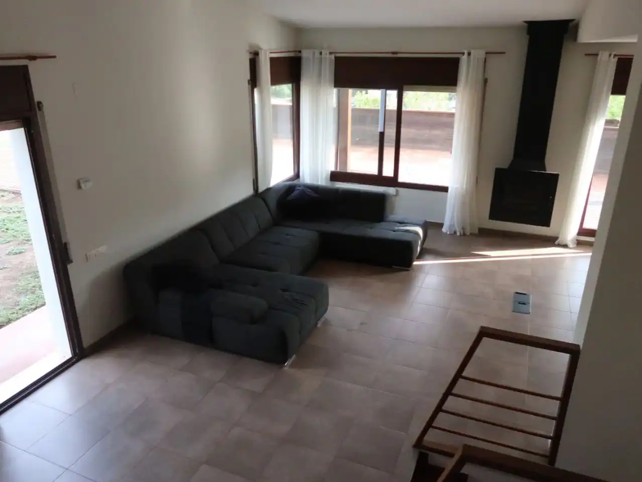 Sala d'estar de Pis de lloguer en Vallirana amb Calefacció, Jardí privat i Parquet