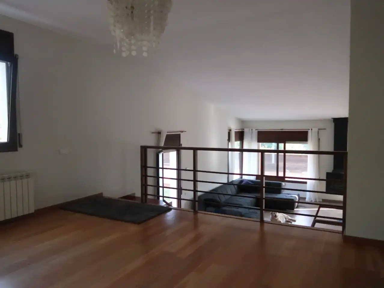 Sala d'estar de Pis de lloguer en Vallirana amb Calefacció, Jardí privat i Parquet