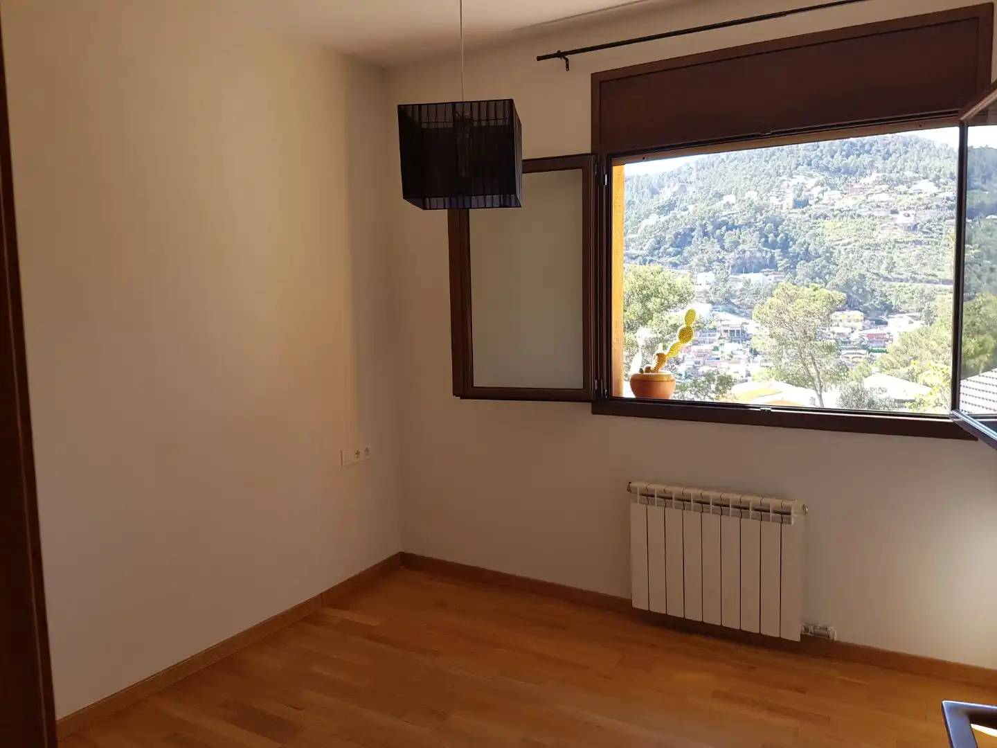 Dormitori de Pis de lloguer en Vallirana amb Calefacció, Jardí privat i Parquet