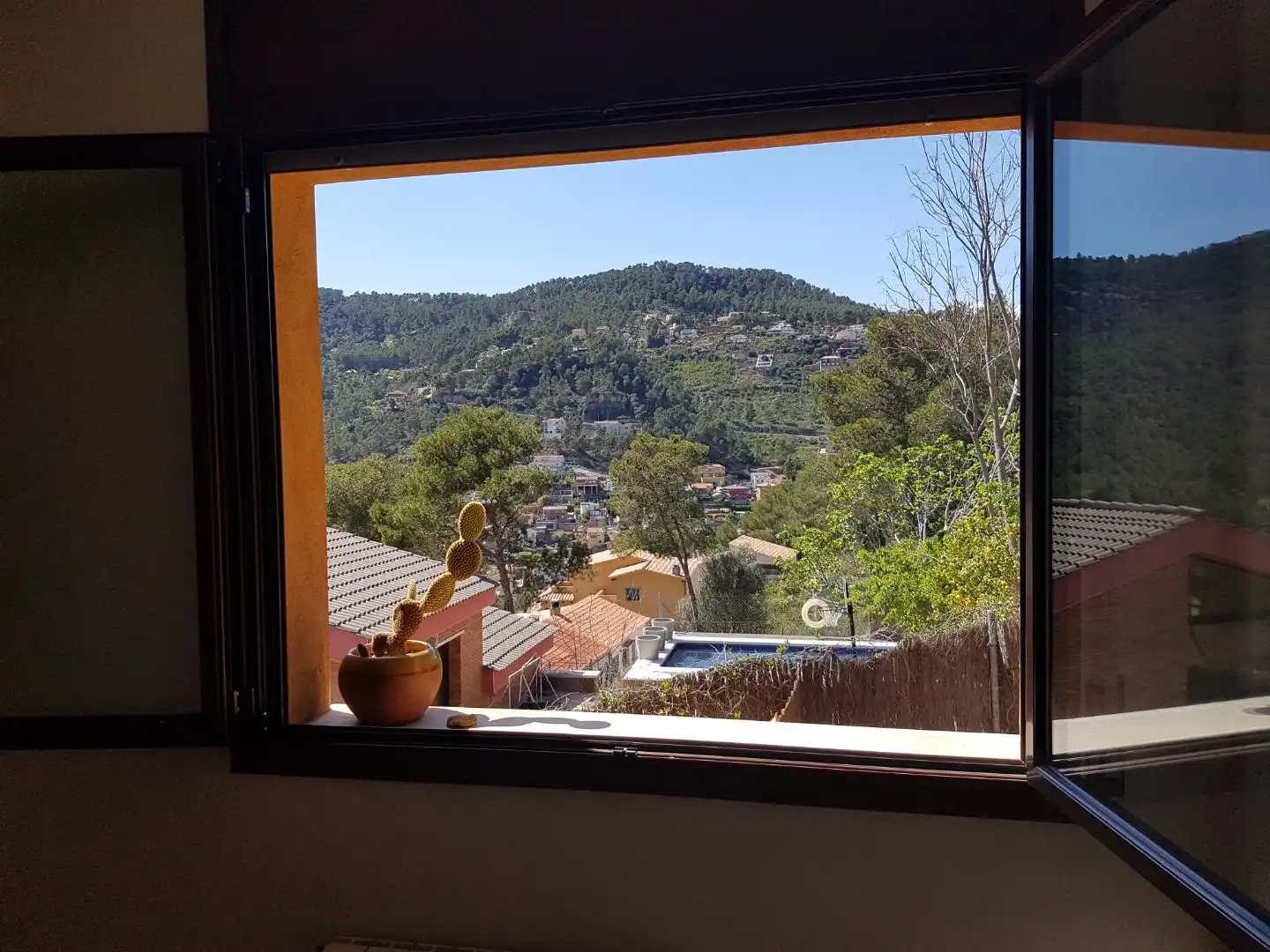 Vista exterior de Pis de lloguer en Vallirana amb Calefacció, Jardí privat i Parquet