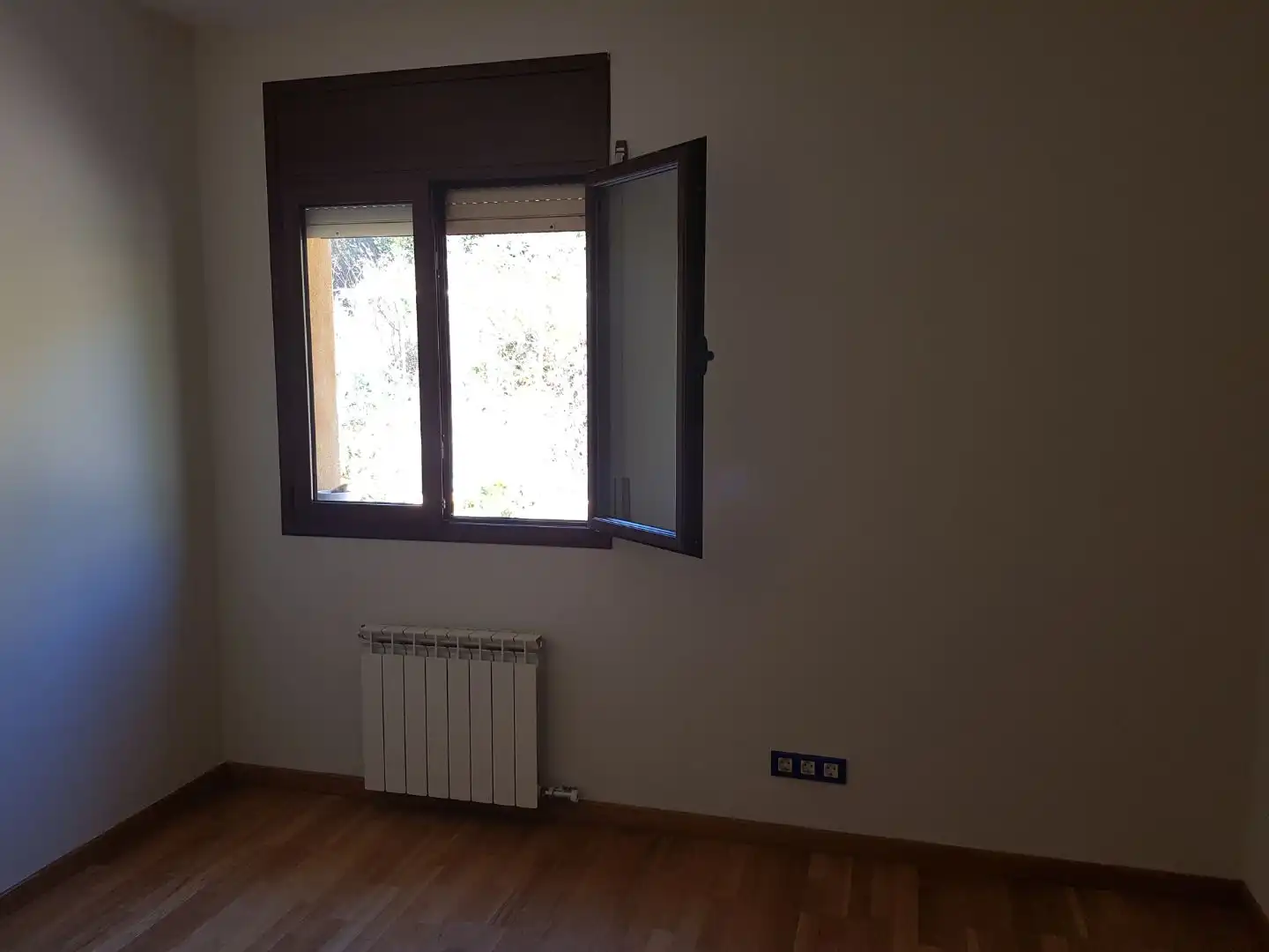 Dormitori de Pis de lloguer en Vallirana amb Calefacció, Jardí privat i Parquet