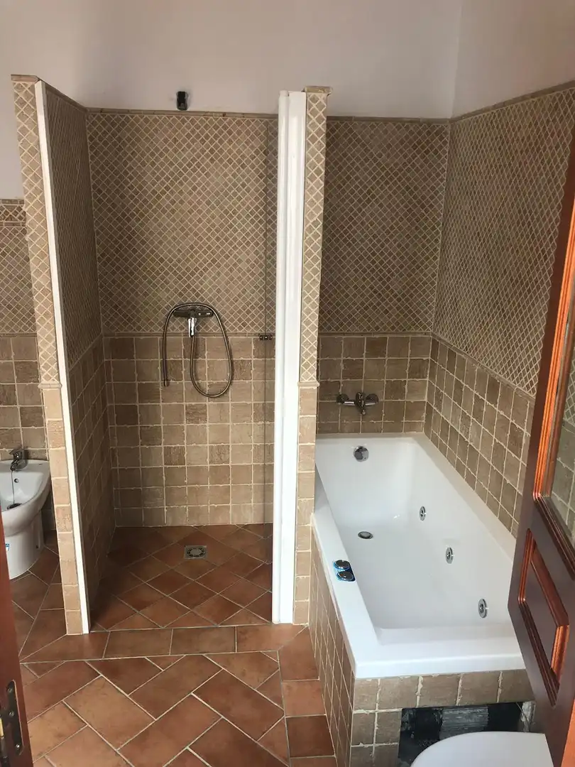 Pis de lloguer a Ronda León de San Francisco, 34, Carmona Bany de Pis de lloguer en Carmona amb Aire condicionat, Calefacció i Parquet