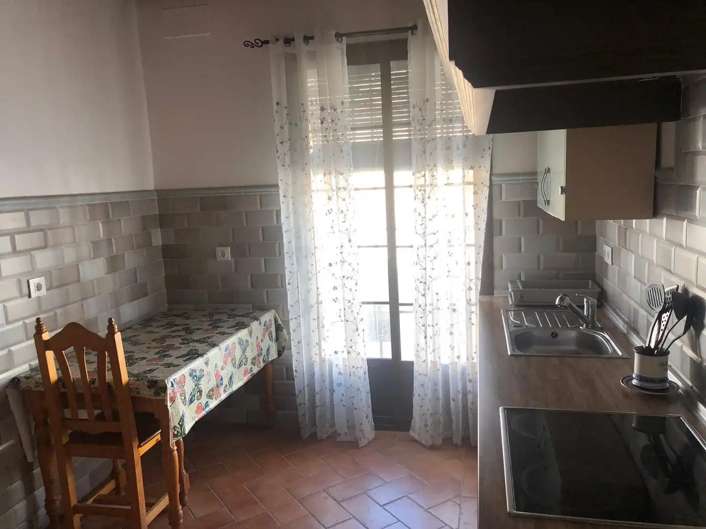 Pis de lloguer a Ronda León de San Francisco, 34, Carmona Cuina de Pis de lloguer en Carmona amb Aire condicionat, Calefacció i Parquet