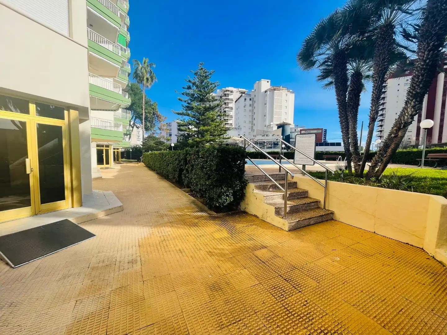 Wohnung zum Verkauf in Carrer D'astúries, 6, Playa de Gandia Außenansicht von Wohnung zum Verkauf in Gandia mit Klimaanlage, Terrasse und Schwimmbad