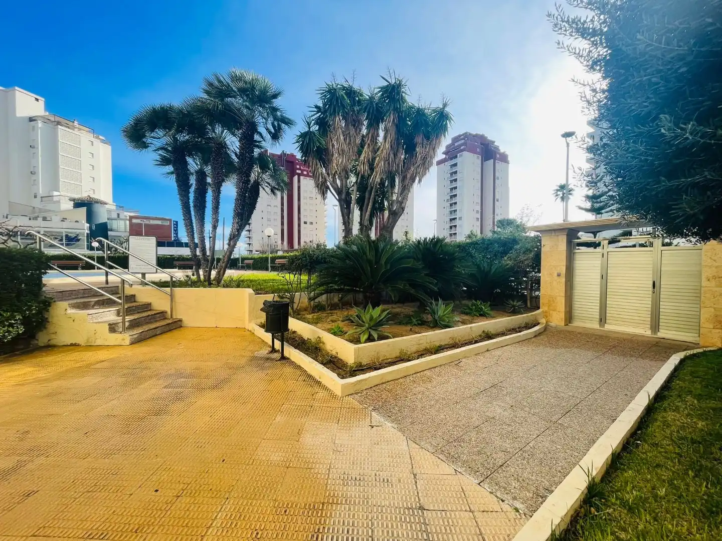 Wohnung zum Verkauf in Carrer D'astúries, 6, Playa de Gandia Außenansicht von Wohnung zum Verkauf in Gandia mit Klimaanlage, Terrasse und Schwimmbad