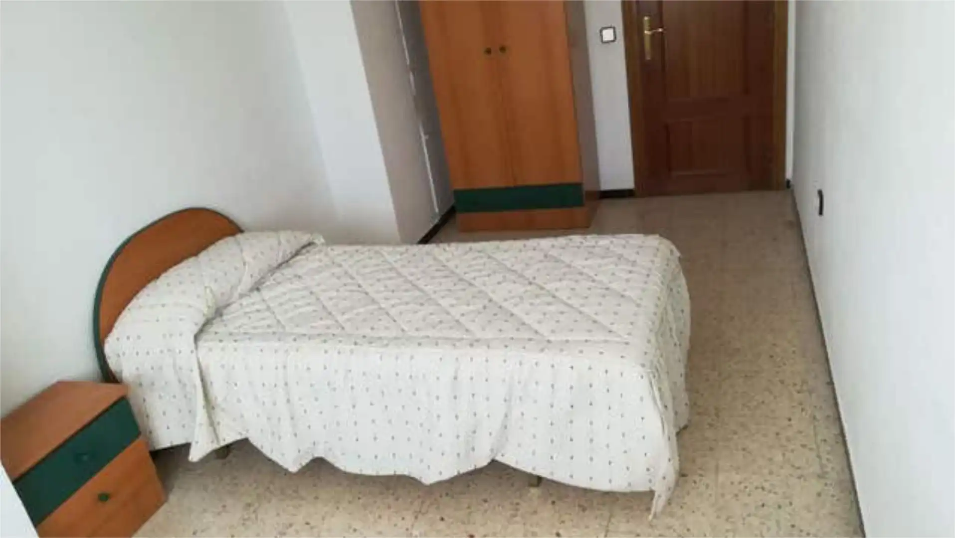 Piso de alquiler en Valdepasillas - La Paz - Huerta Rosales Habitación de Piso de alquiler en Badajoz con Terraza