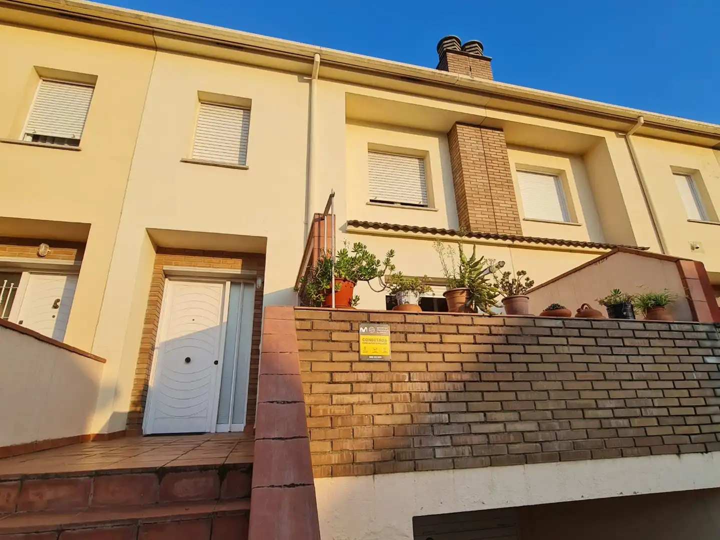 Casa adosada en venta en Carrer Riera d'Osor, 15, Palau Vista exterior de Casa adosada en venta en Girona con Calefacción, Jardín privado y Terraza