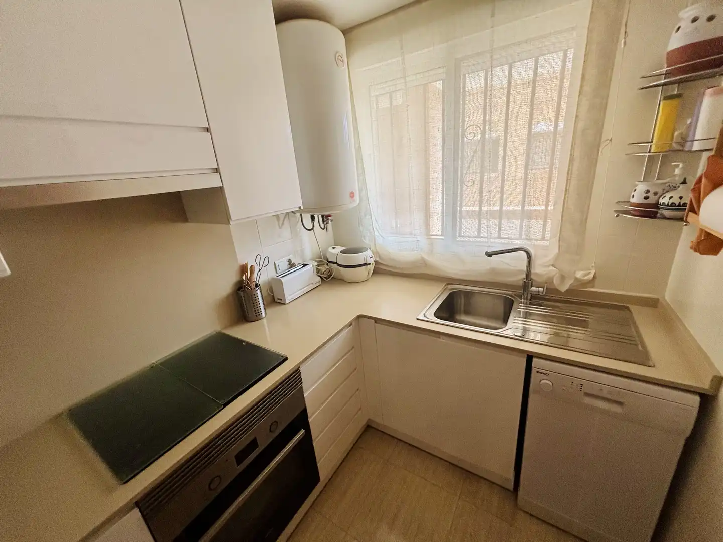 Flat for sale in Carrer de la Pinada, 29, Marina d'Or Kitchen of Flat for sale in Oropesa del Mar / Orpesa with Air Conditioner, Terrace and Swimming Pool