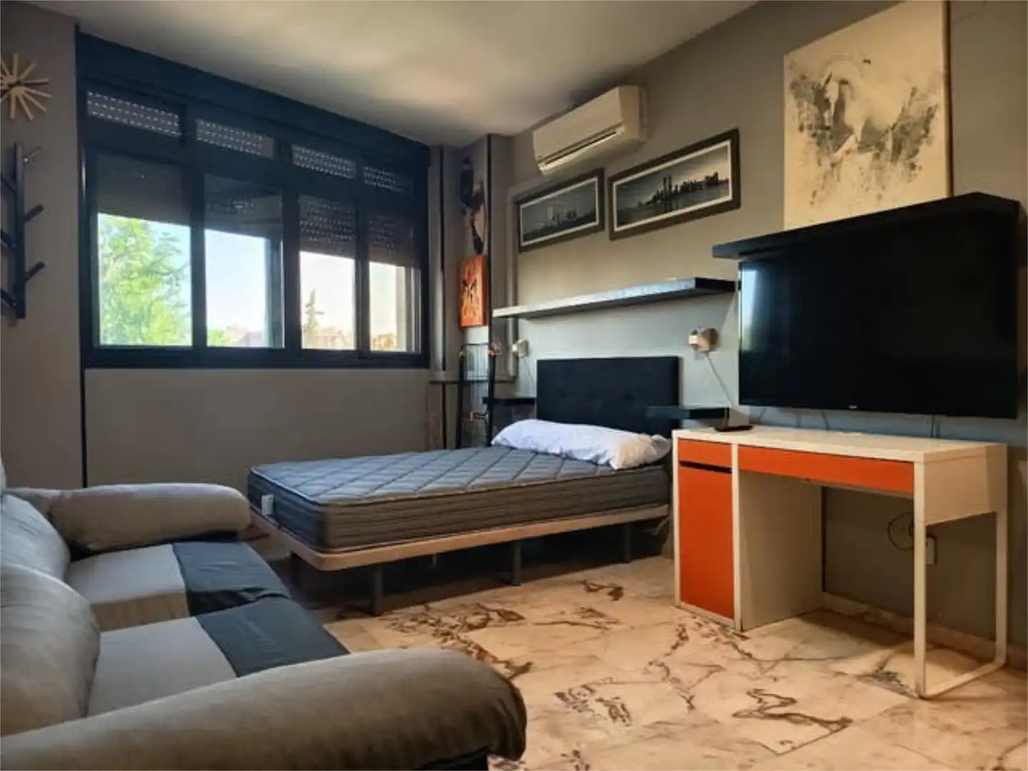 Study for rent in Parque Alcosa Bedroom of Study for rent in Sevilla with Heating, Private garden and Swimming Pool