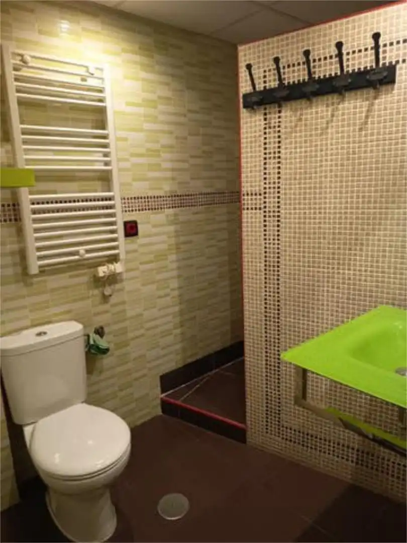Study for rent in Parque Alcosa Bathroom of Study for rent in Sevilla with Heating, Private garden and Swimming Pool
