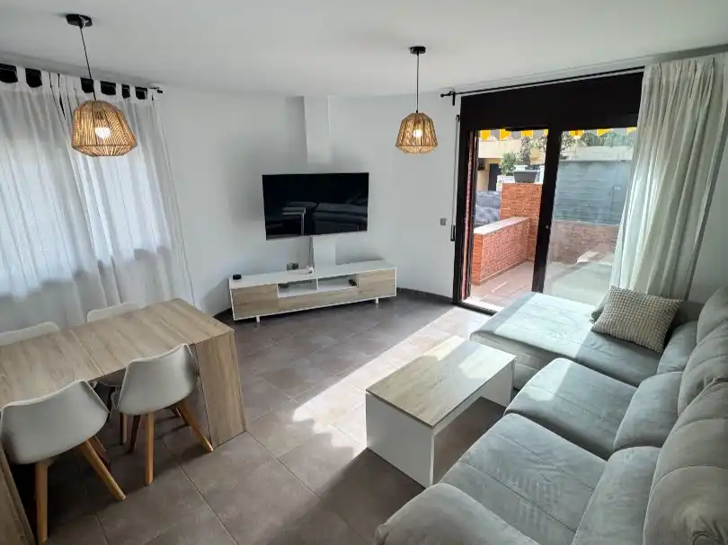 Piso en venta en Carrer de L'abat Oliba, 33, Blanes Sala de estar de Piso en venta en Blanes con Aire acondicionado, Terraza y Balcón