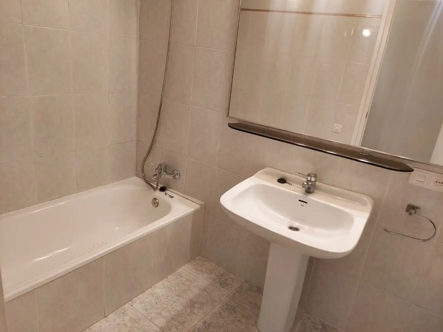 Piso en venta en Carrer de la Creu, 32, Eixample Nord Baño de Piso en venta en Girona Capital con Terraza y Balcón