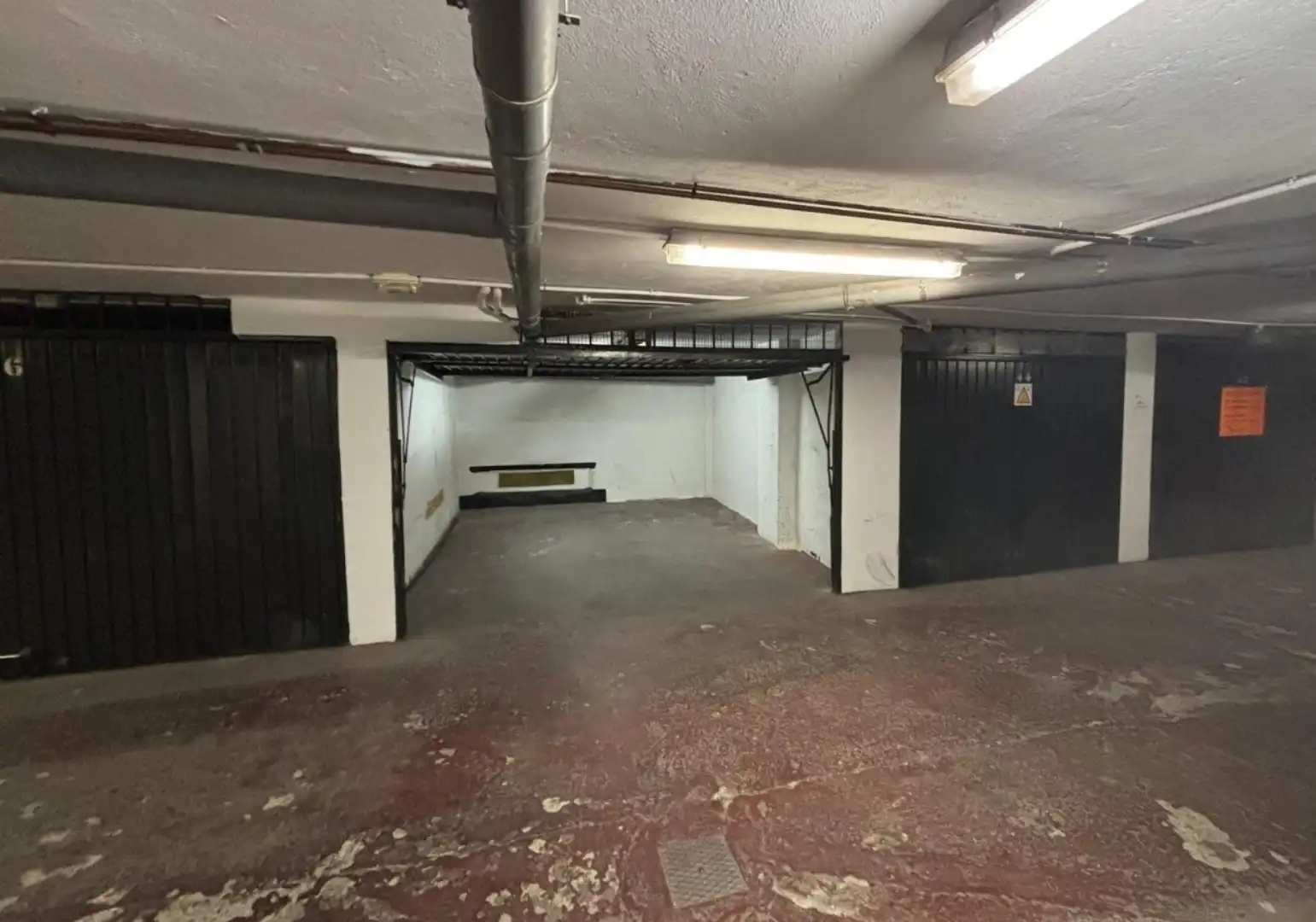 Garage for sale in San Fernando