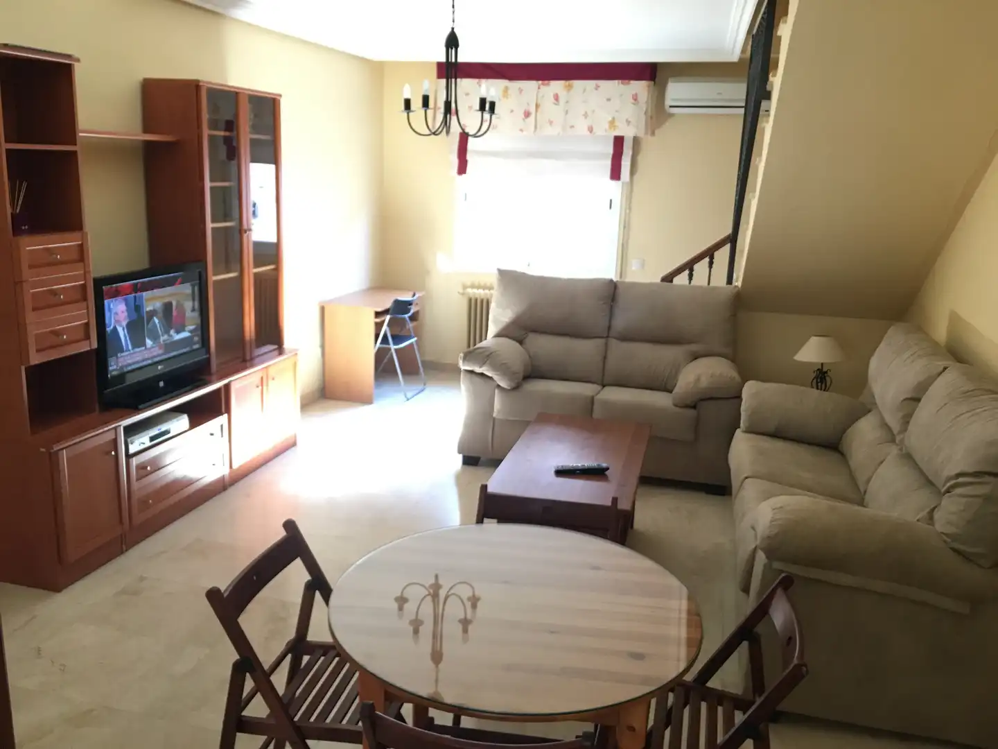 Dúplex de alquiler en Calle Compás de Santo Domingo, 11, El Torreón - Los Ángeles - El Pilar Sala de estar de Dúplex de alquiler en Ciudad Real con Aire acondicionado, Calefacción y Amueblado