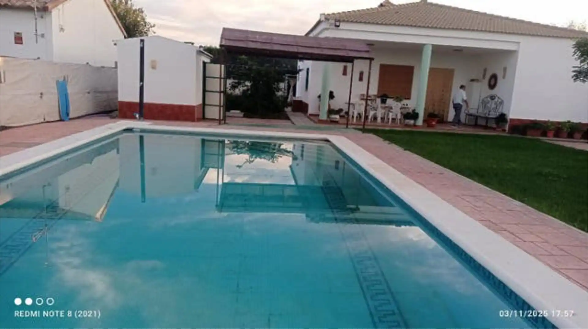 Casa adosada en venda a Los Palacios y Villafranca Piscina de Casa adosada en venda en Los Palacios y Villafranca amb Jardí privat, Terrassa i Traster