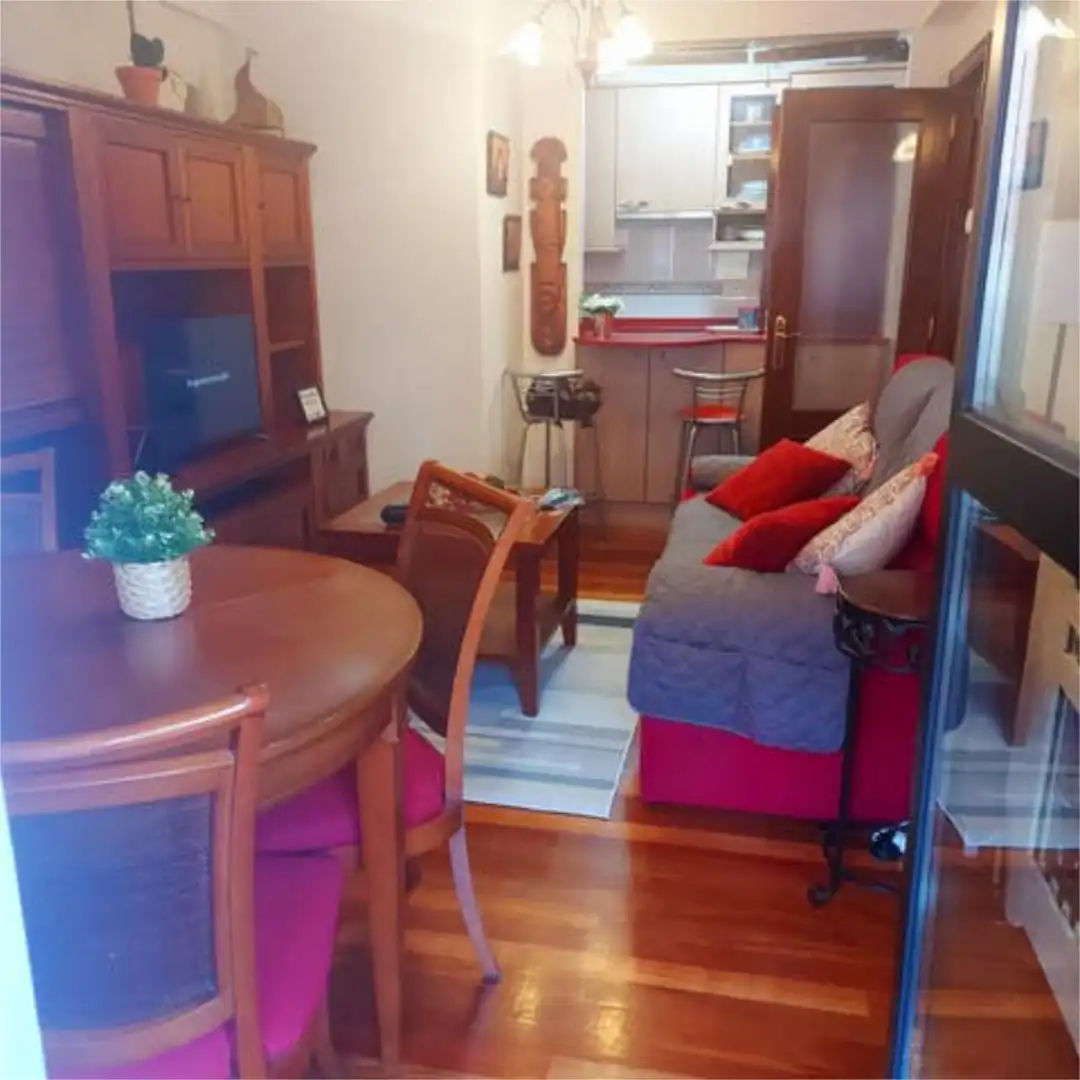 Apartamento en venta en Centro Sala de estar de Apartamento en venta en Castro-Urdiales con Terraza y Piscina