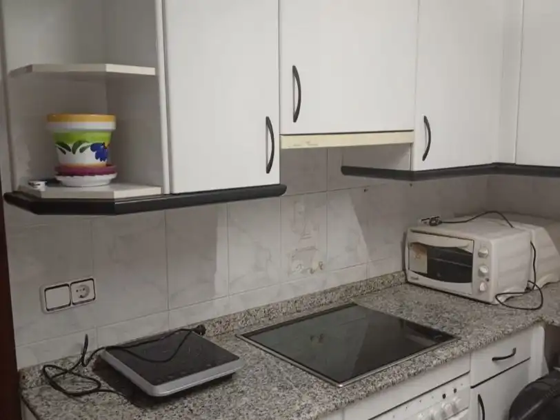 Pis en venda a Calle Alfredo Agosti, 12, Flores de Sil - La Placa Cuina de Pis en venda en Ponferrada amb Calefacció, Traster i Moblat