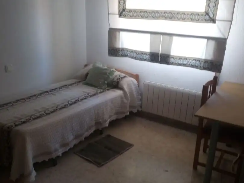 Room in Avenida de Lusitania, 4, Sur Room in Avenida de Lusitania, 4, Sur