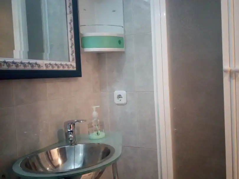 Room in Avenida de Lusitania, 4, Sur Room in Avenida de Lusitania, 4, Sur