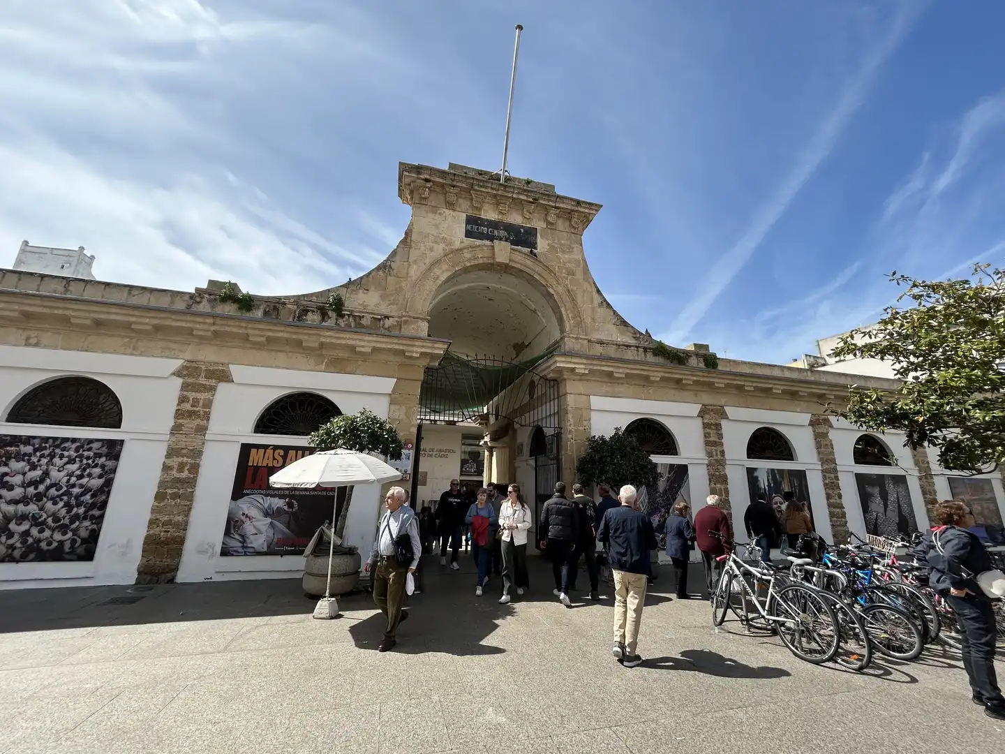 Wohnung zur Miete in Plaza Topete, El Pópulo - Santa María Außenansicht von Wohnung zur Miete in Cádiz mit Klimaanlage, Heizung und Privatgarten