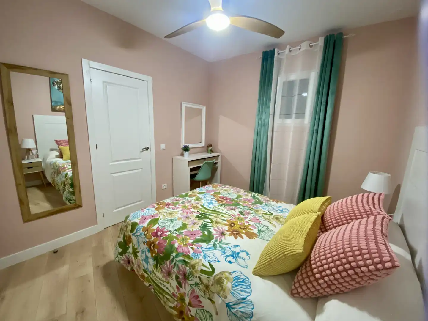 Wohnung zur Miete in Plaza Topete, El Pópulo - Santa María Schlafzimmer von Wohnung zur Miete in Cádiz mit Klimaanlage, Heizung und Privatgarten