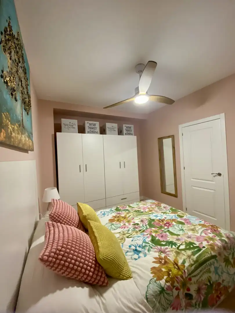 Wohnung zur Miete in Plaza Topete, El Pópulo - Santa María Schlafzimmer von Wohnung zur Miete in Cádiz mit Klimaanlage, Heizung und Privatgarten