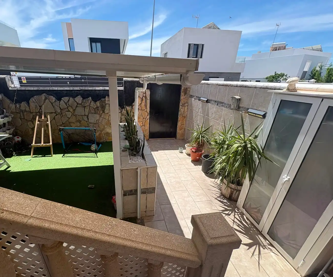 Casa adosada en venda a Calle de las Trece Rosas, 20, Casines Terrassa de Casa adosada en venda en Puerto Real amb Aire condicionat i Terrassa