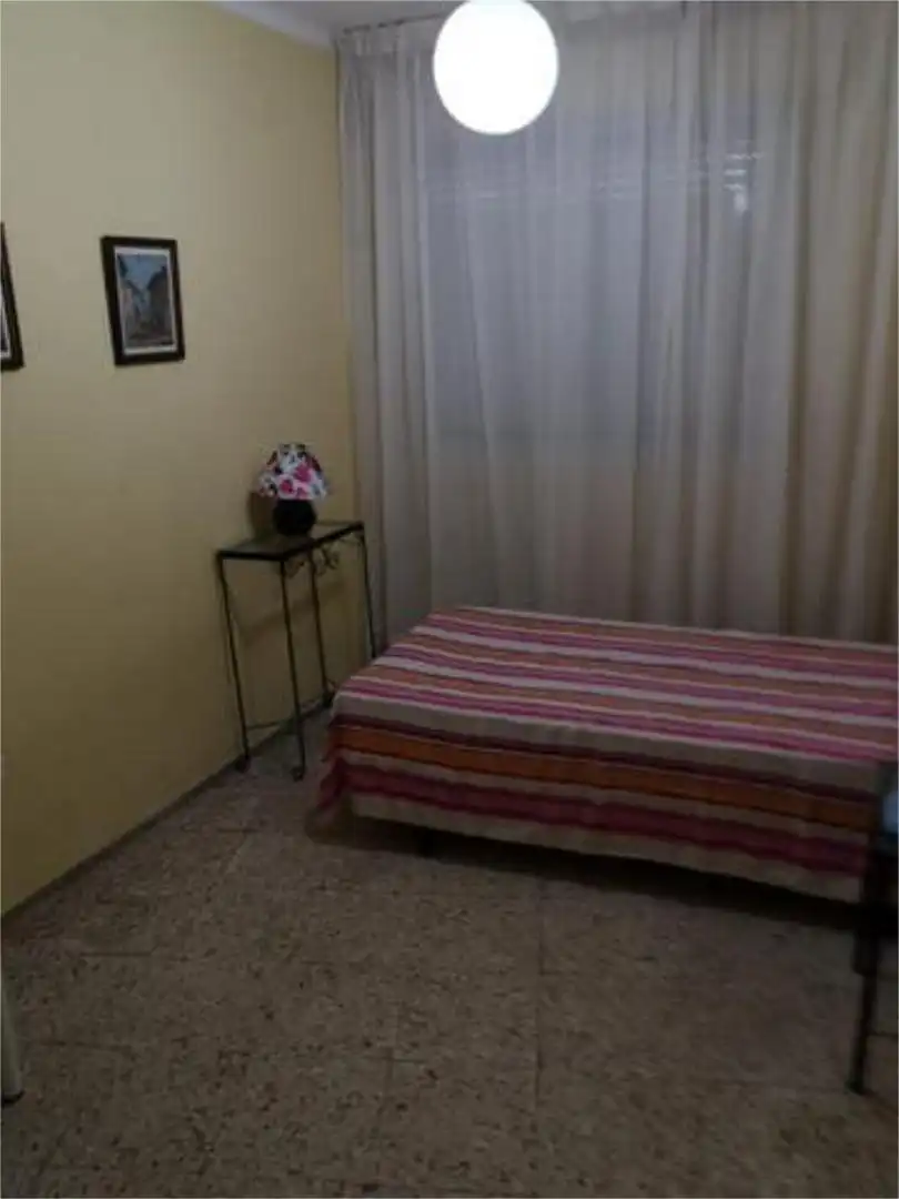 Pis de lloguer a El Plantinar – Avda. La Paz - El Juncal Dormitori de Pis de lloguer en Sevilla amb Moblat