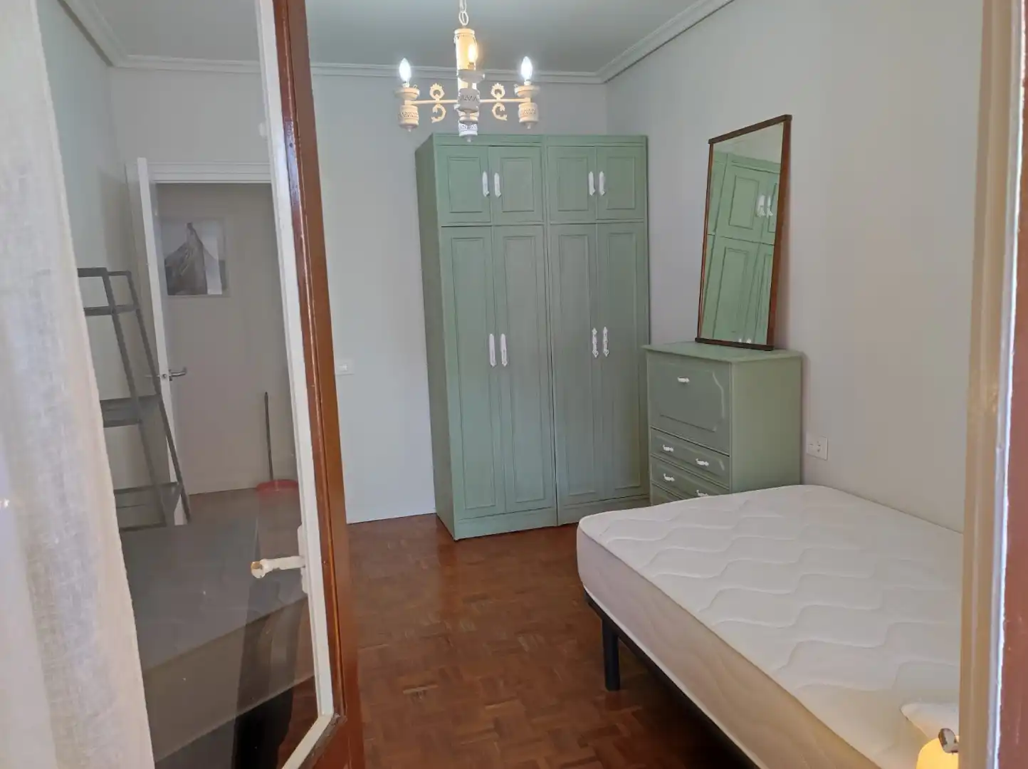 Habitació a Calle Pablo Sarasate, 14, Centro Habitació a Calle Pablo Sarasate, 14, Centro