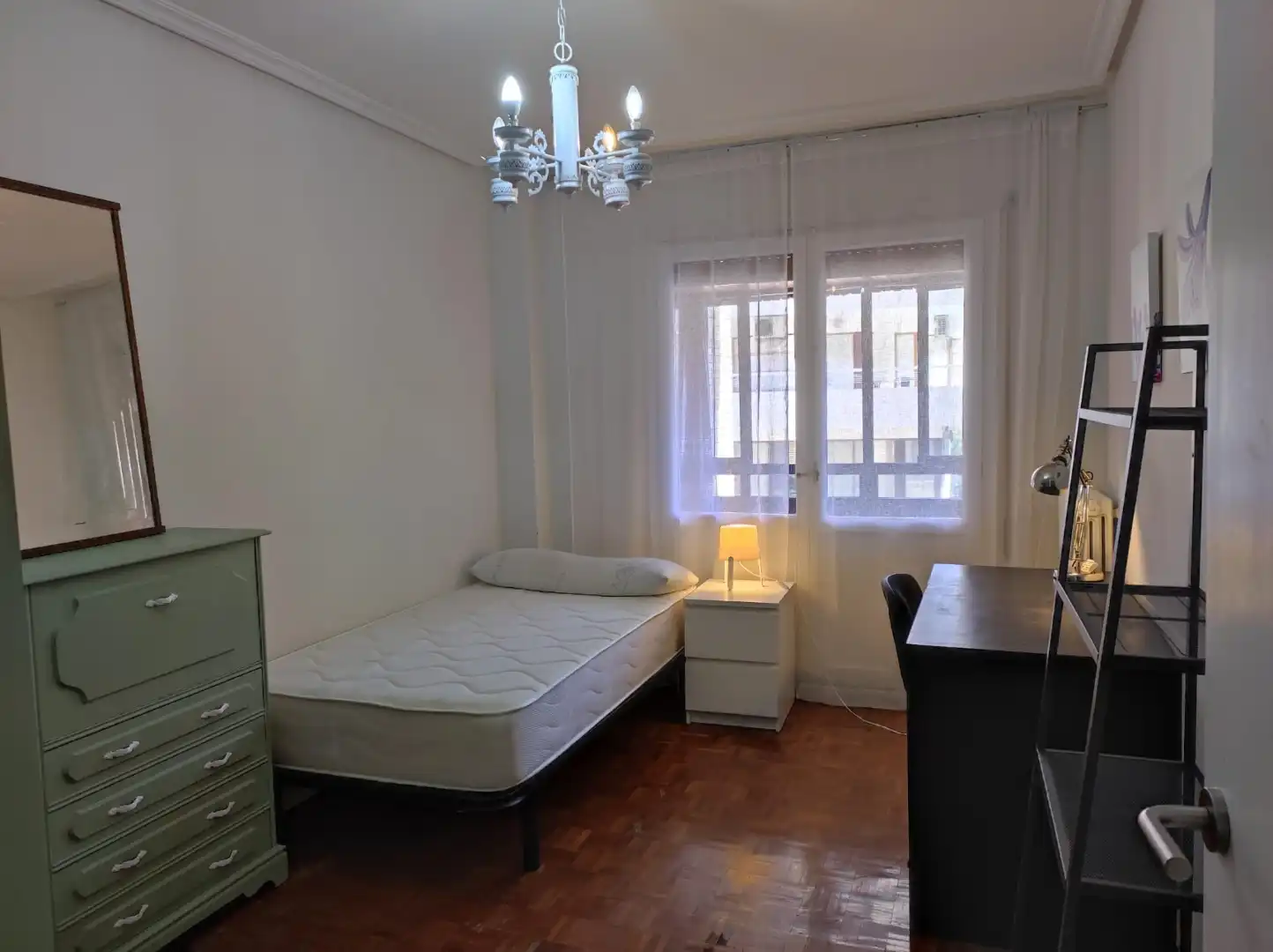 Habitació a Calle Pablo Sarasate, 14, Centro Habitació a Calle Pablo Sarasate, 14, Centro