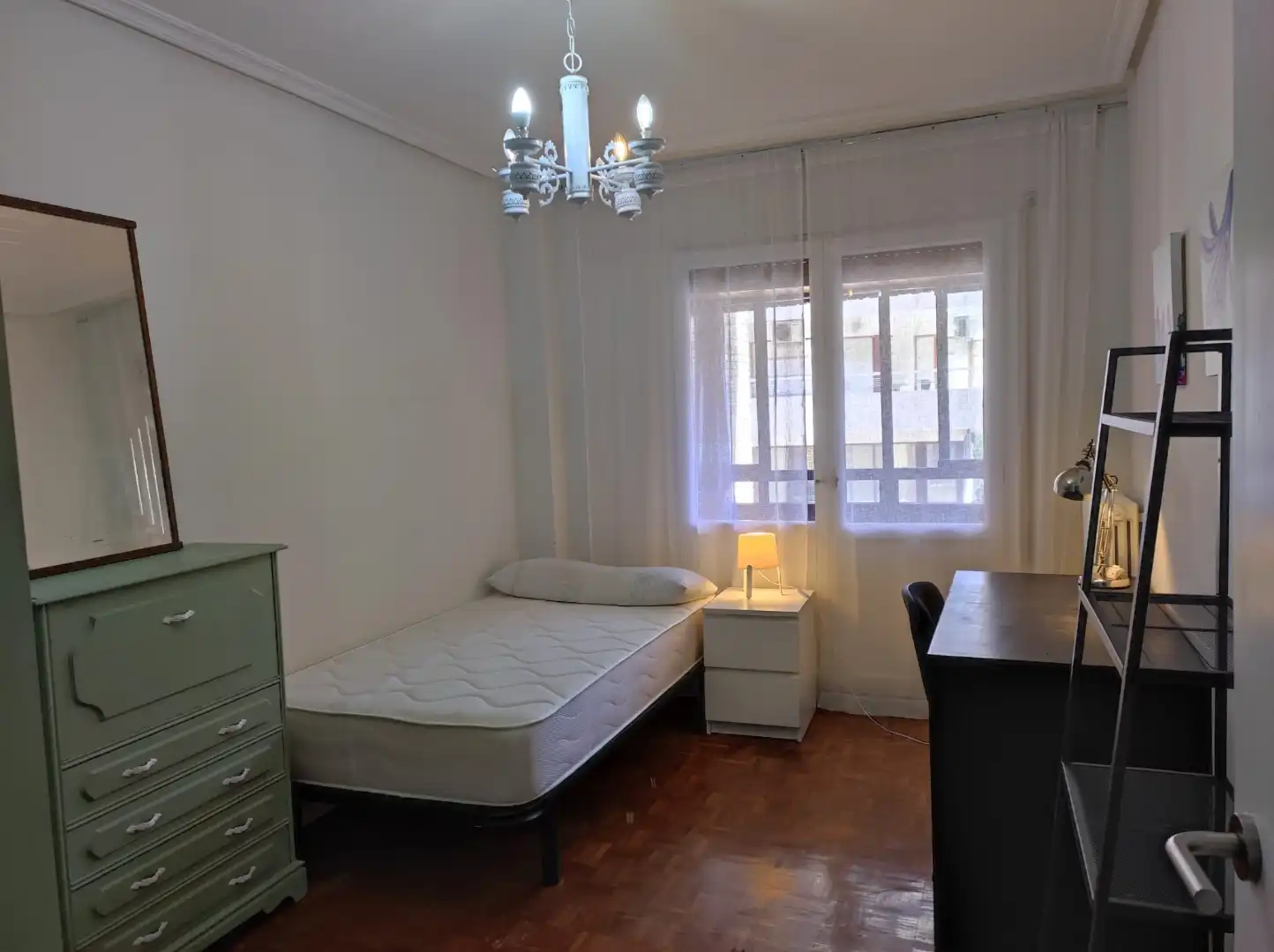 Habitació a Calle Pablo Sarasate, 14, Centro Habitació a Calle Pablo Sarasate, 14, Centro